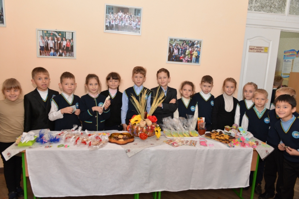 Благодійний ярмарок до дня захисника Вітчизни. Фото.Відео